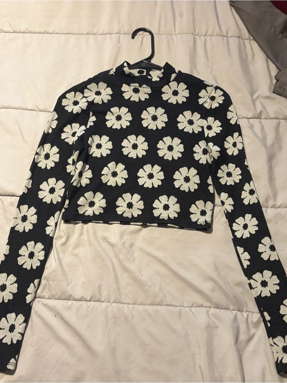Billabong Black Long-Sleeve Crop Top with White Floral Pattern